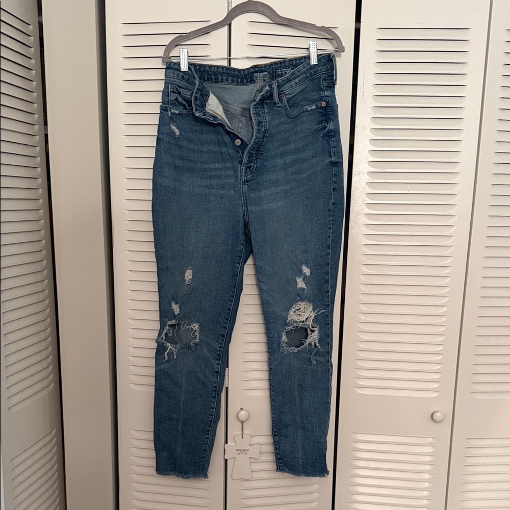 Old Navy Distressed Boyfriend Jeans in Medium Blue